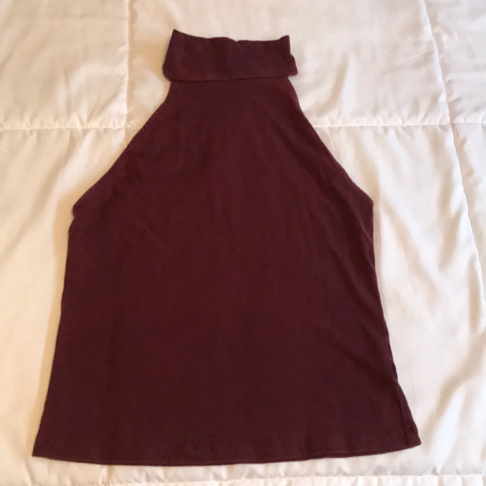 Burgundy no sleeve turtle neck